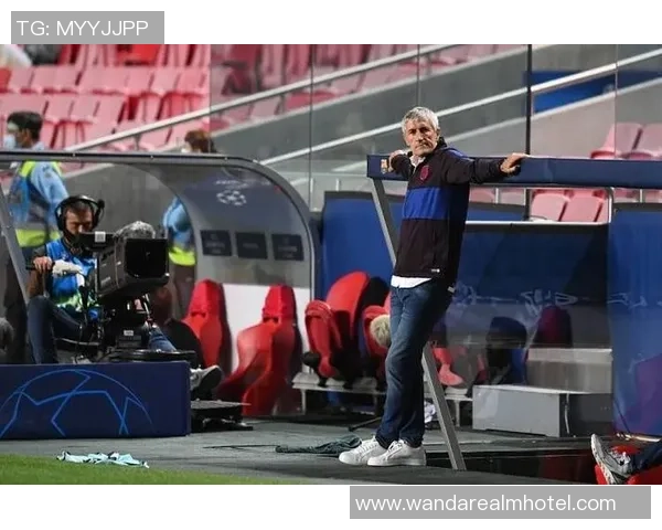 上赛季夺冠球队今季表现下滑至第十四沙特球迷依旧全力支持教练